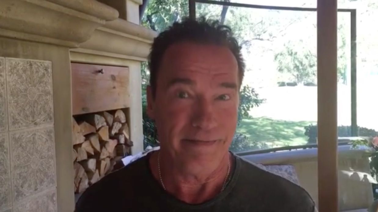 Arnold Schwarzengger設備Donald Trump一種模式突擊隊