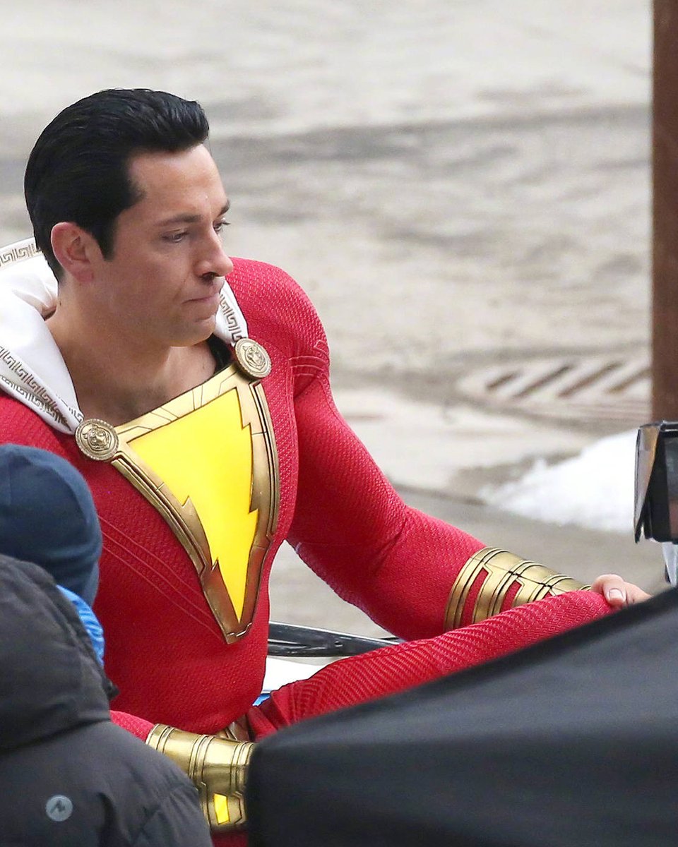 Shazam：扎卡里·李維（Zachary Levi）對批評他的服裝的憤怒而尊敬